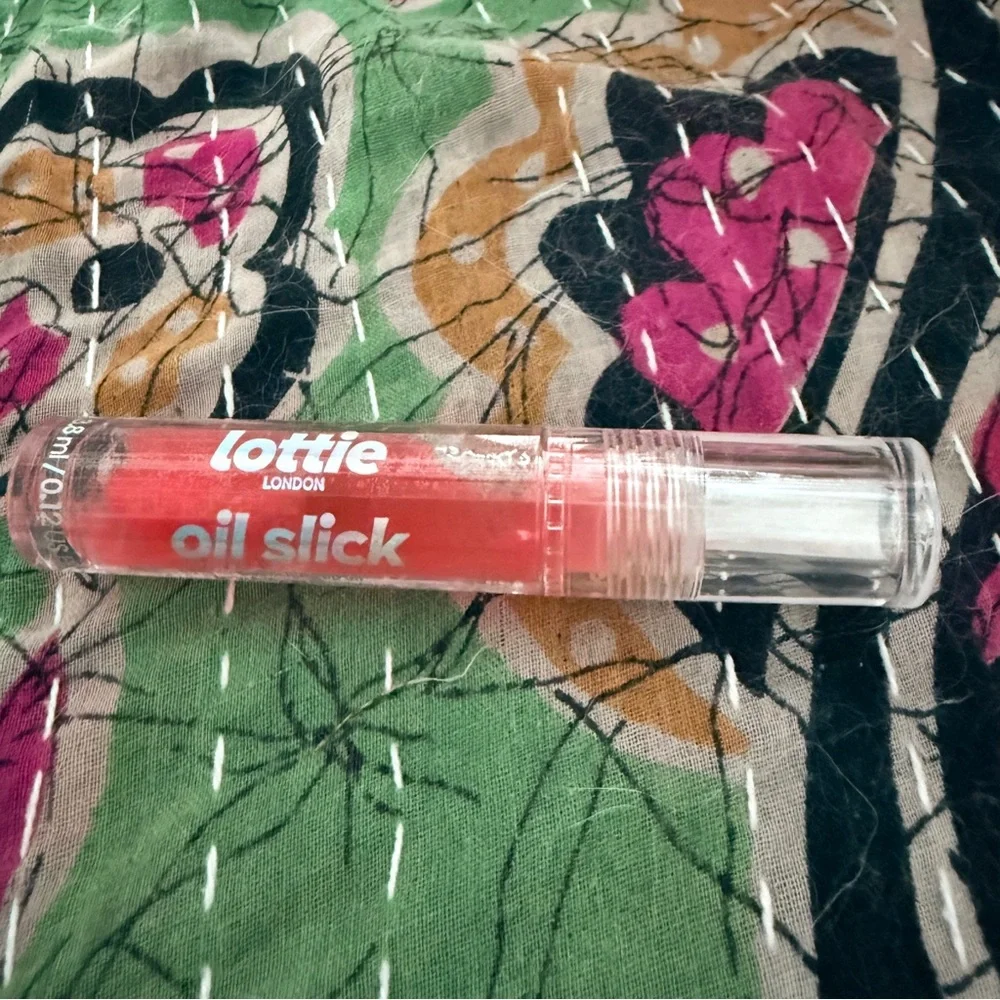 Lottie London‎ Oil Slick Lip Oil in Peachy Cheeks. Full Sized, New / Sealed